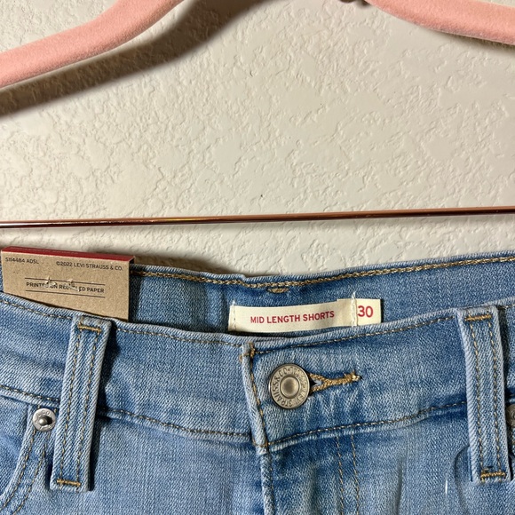 NWT Levi's Sky Blue Denim Shorts, Size 30 or 10 - Picture 3 of 5